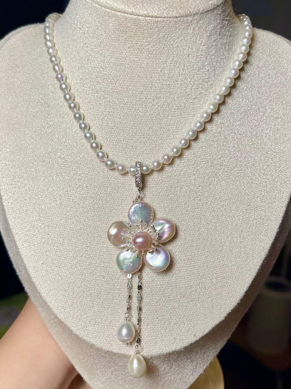 Handmade Freshwater Coin Pearl Flower Pendant with Pearl Necklace